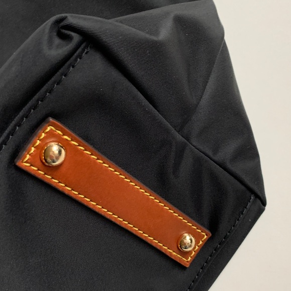 DOONEY & BOURKE Like New Wayfarer Lightweight Nylon Bucket Bag - Picture 7 of 16